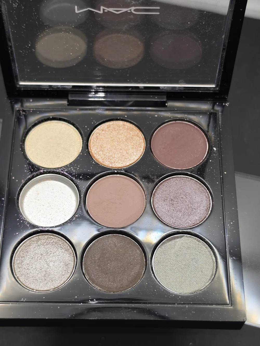 DISCONTINUED MAC × 9 PALETTE - **PLEASE READ!!**